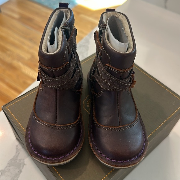 Stride Rite Medallion Collection Boots - Picture 2 of 6